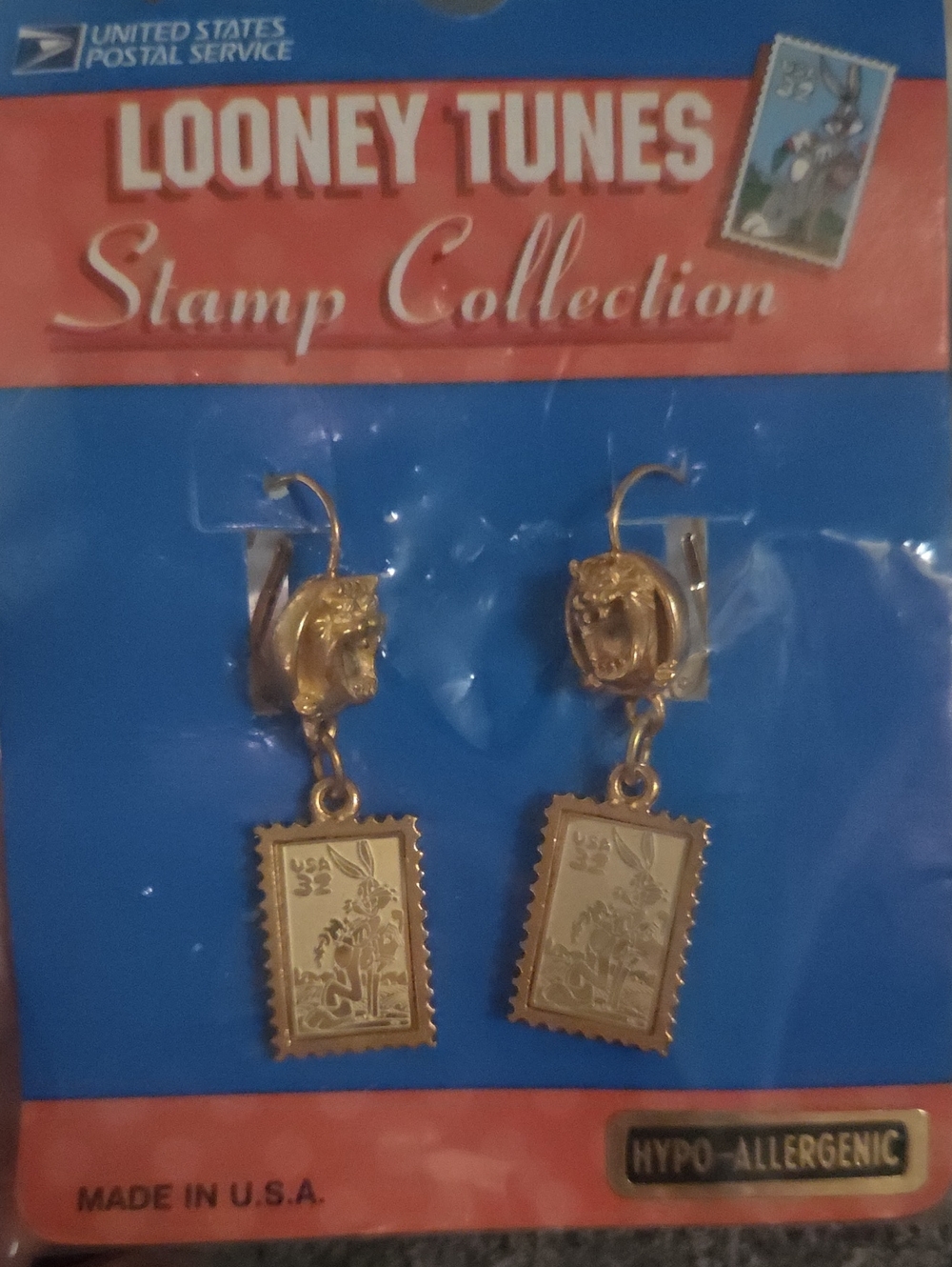 1997 New Looney Tunes Gold Tone Stamp Dangle Earrings